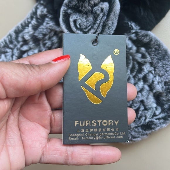 Furstory Rabbit Fur scarf neck shrug - Picture 5 of 9